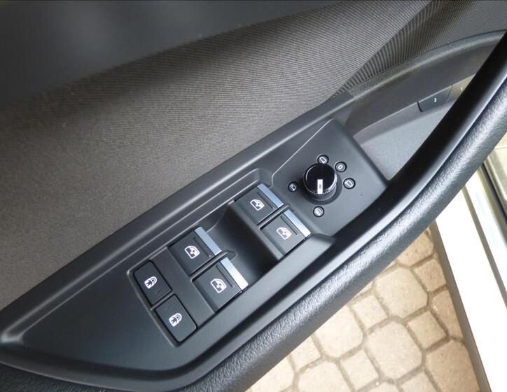 Audi e-tron 15