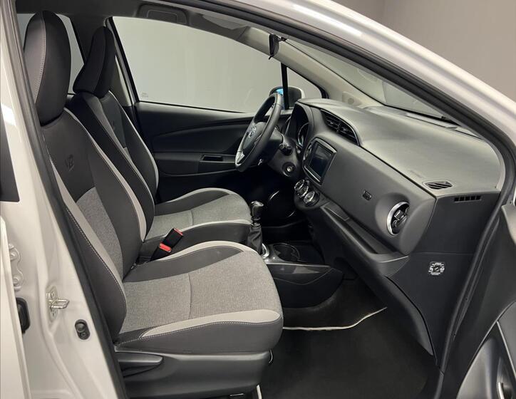 Toyota Yaris 8