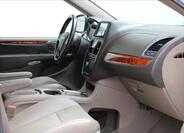 Chrysler Town & Country 32