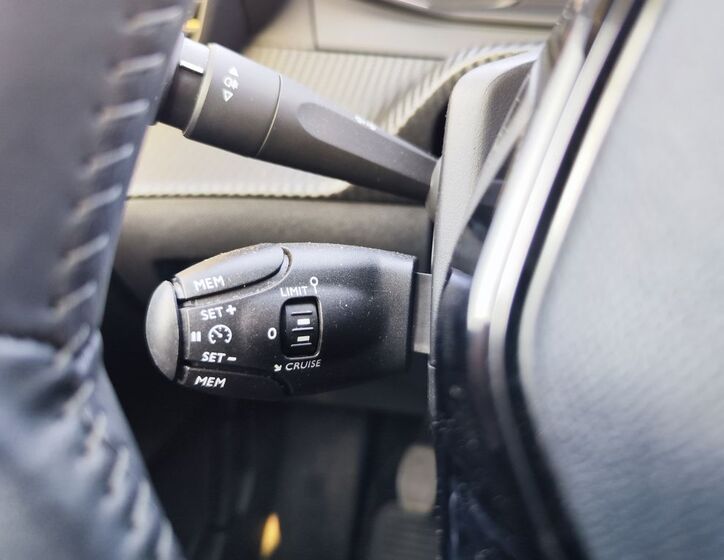 Peugeot 208 27