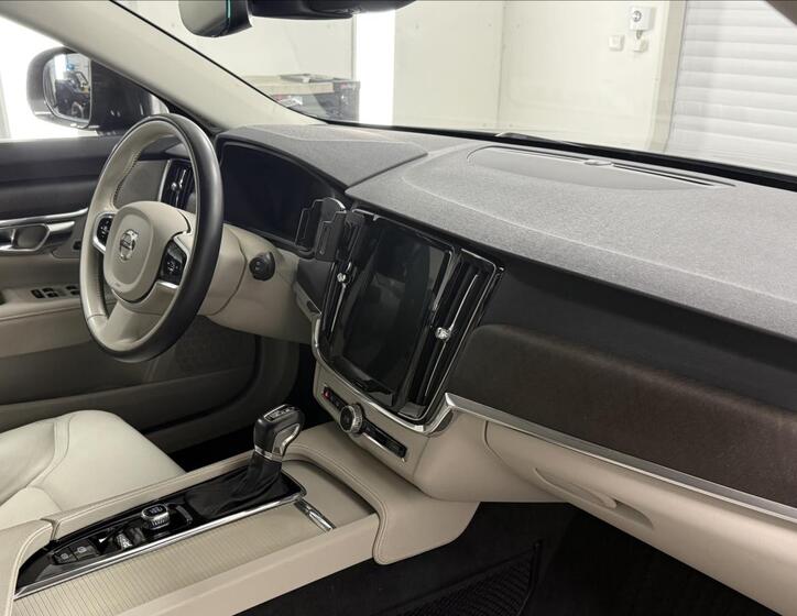 Volvo V90 8