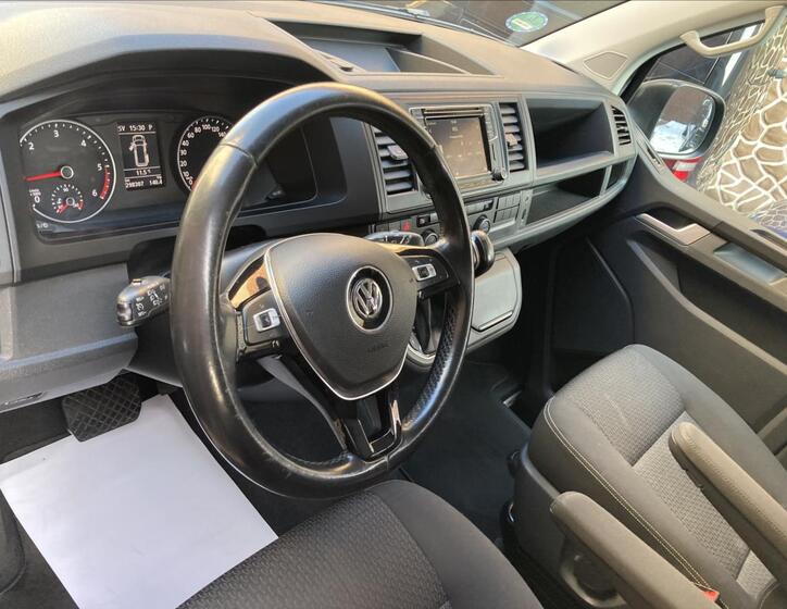 Volkswagen Multivan 21