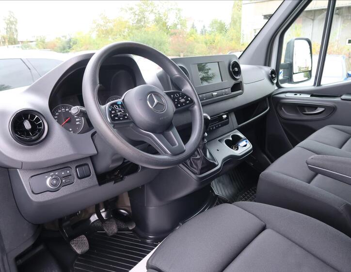 Mercedes-Benz Sprinter 9