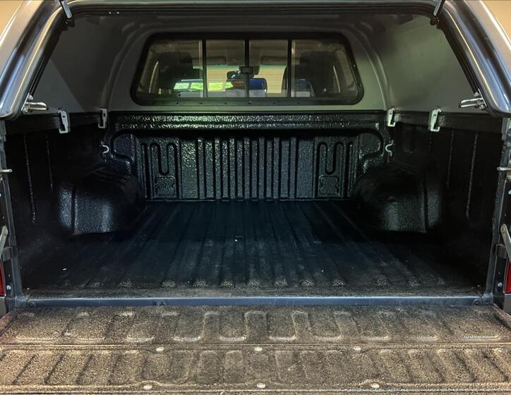Toyota Hilux 9