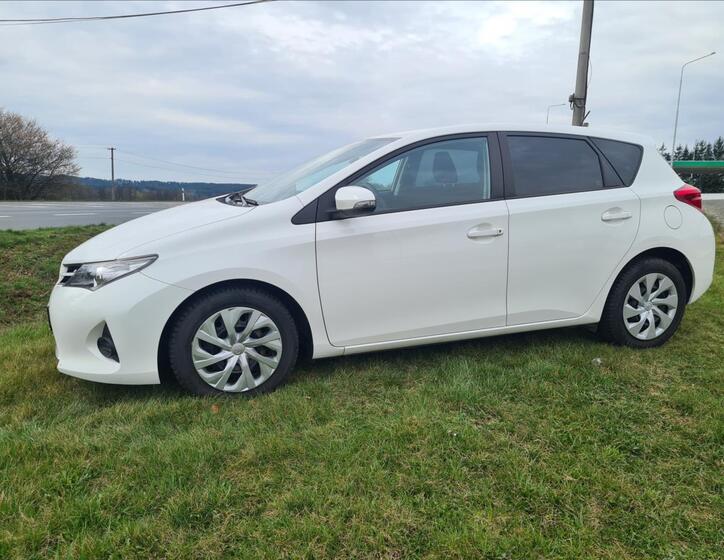 Toyota Auris 4