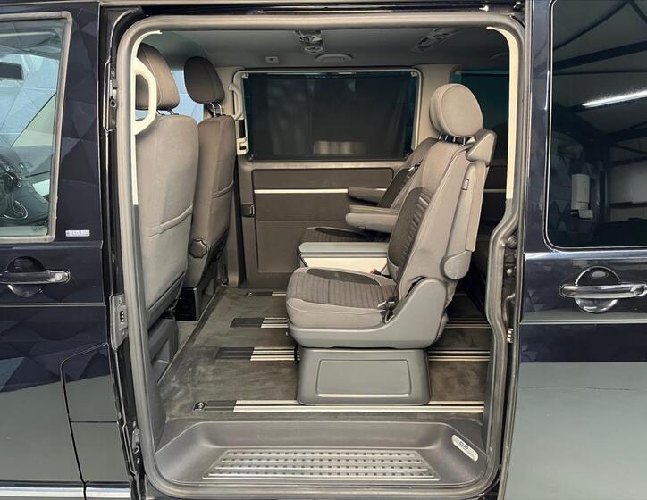 Volkswagen Multivan 11