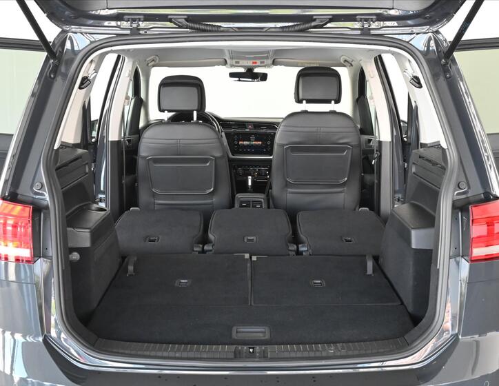 Volkswagen Touran 8