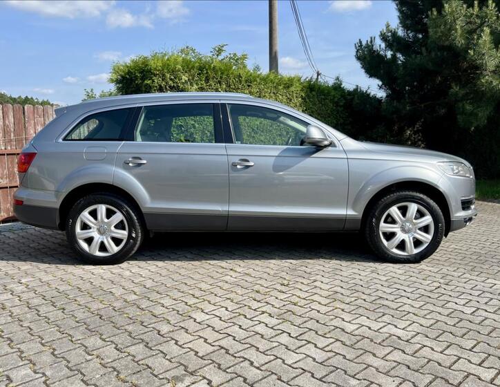 Audi Q7 6