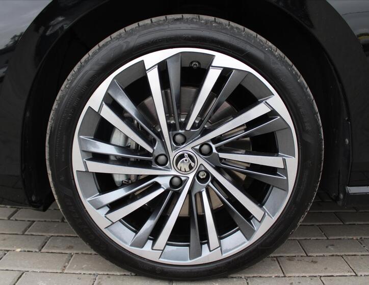 Škoda Superb 9