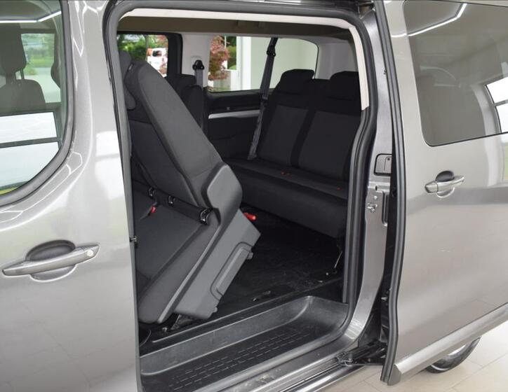 Peugeot Traveller 12