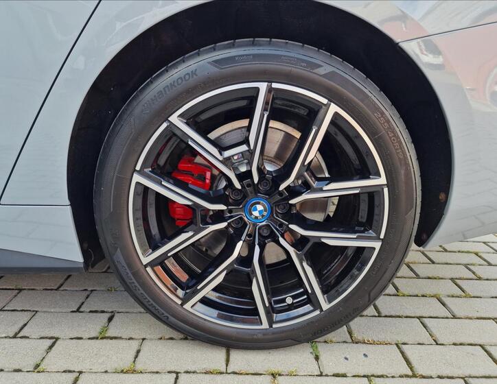 BMW i4 46
