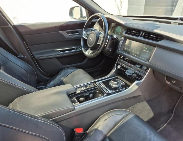 Jaguar XF 13