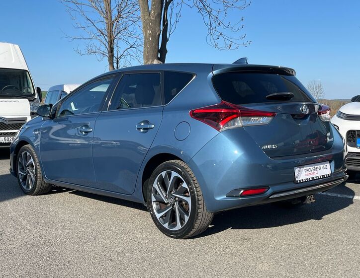Toyota Auris 13