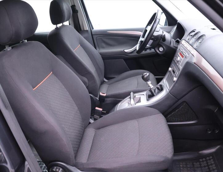 Ford Galaxy 12