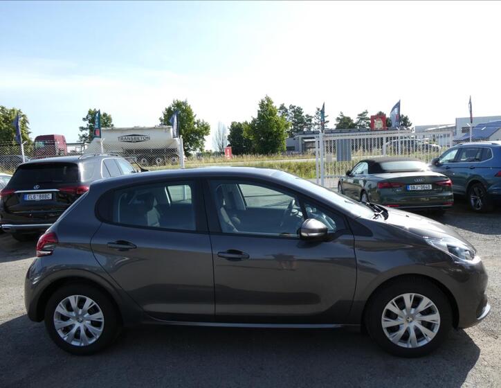 Peugeot 208 12
