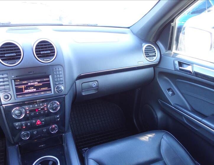 Mercedes-Benz GL 28