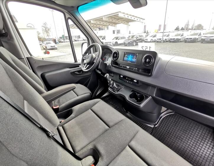 Mercedes-Benz Sprinter 8