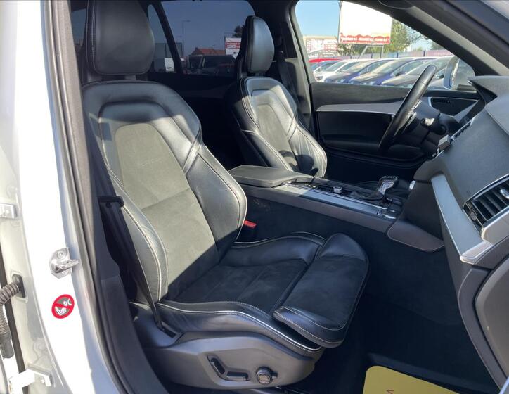 Volvo XC90 30