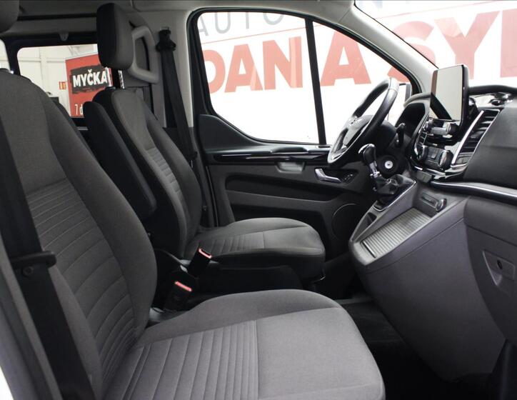 Ford Tourneo Custom 12