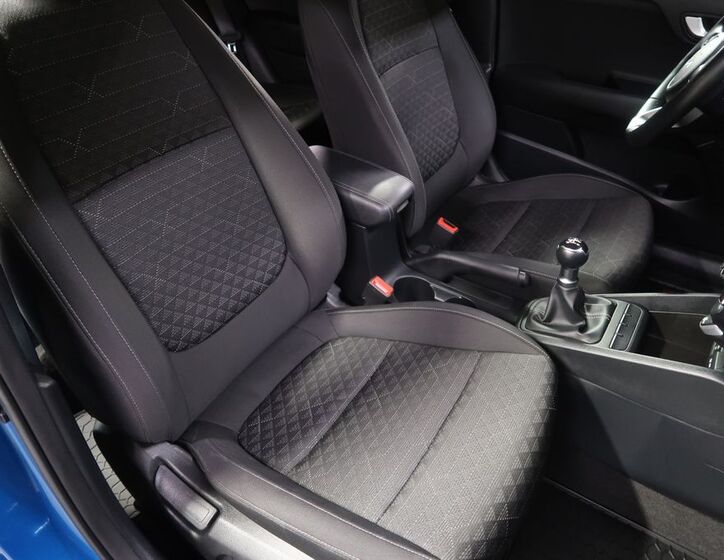 KIA Rio 13
