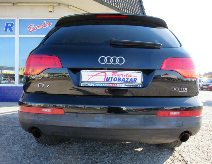 Audi Q7 6