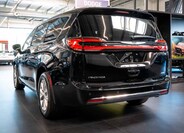 Chrysler Pacifica 3