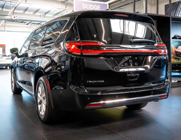 Chrysler Pacifica 3