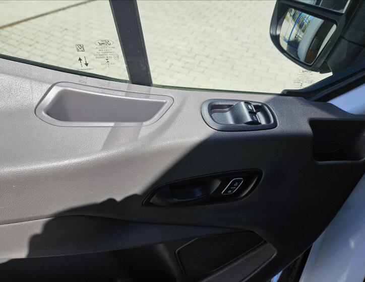 Ford Transit 8
