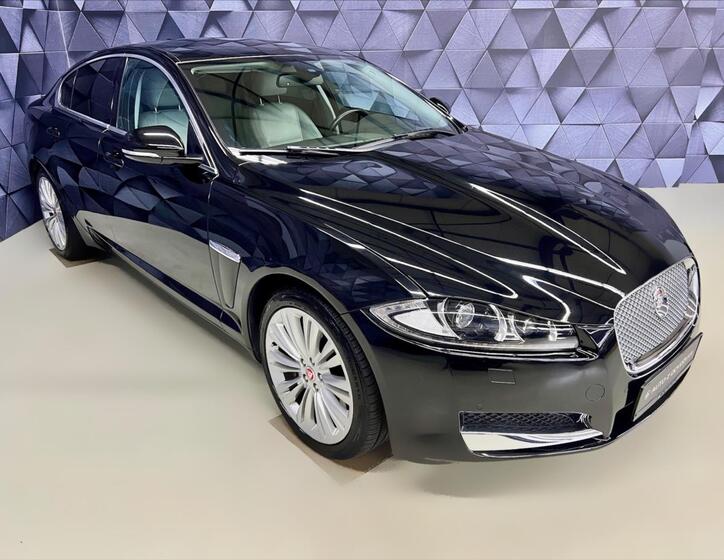 Jaguar XF 4