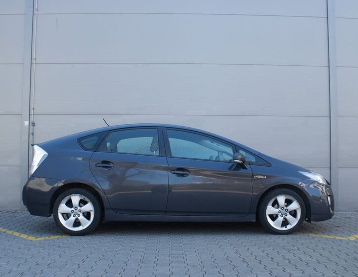 Toyota Prius 4