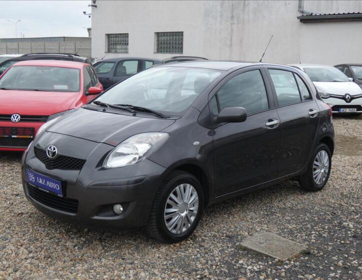 Toyota Yaris 1