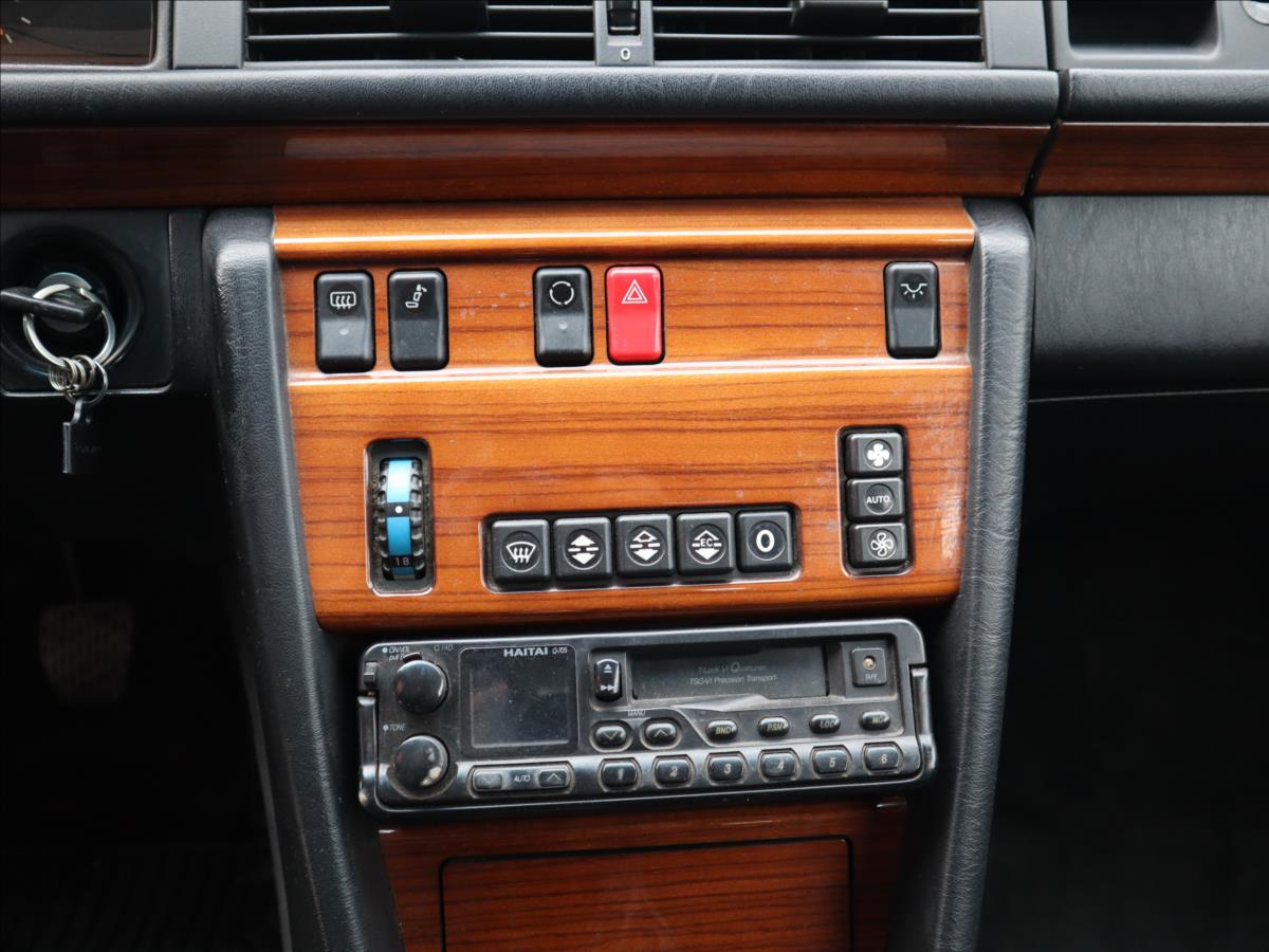 Mercedes-Benz 200