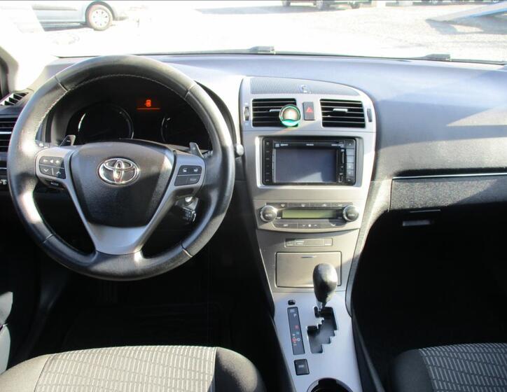 Toyota Avensis 16