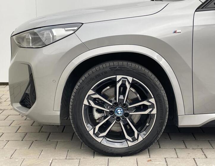 BMW iX1 4