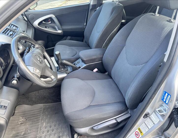 Toyota RAV4 12