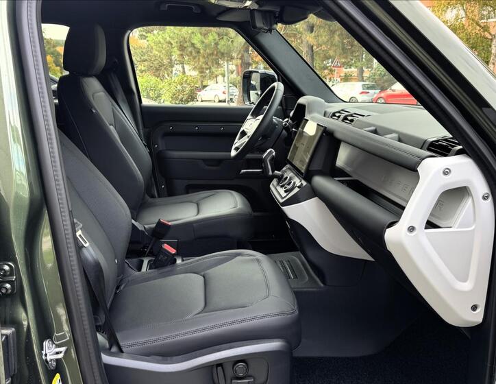 Land Rover Defender 32