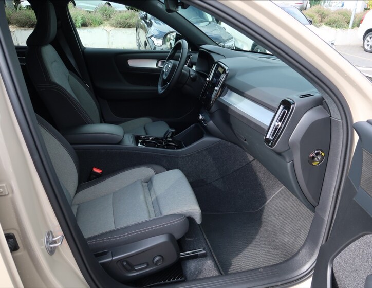 Volvo XC40 12