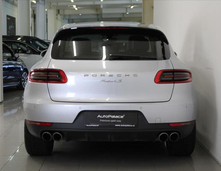 Porsche Macan 4