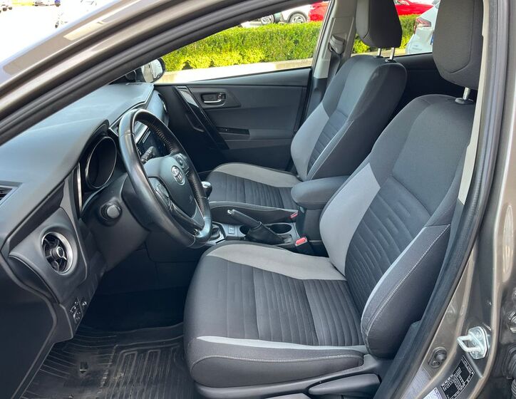 Toyota Auris 13