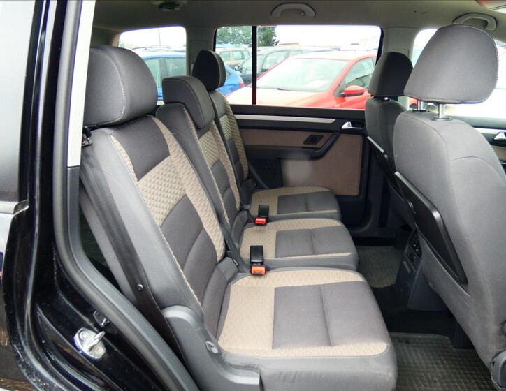 Volkswagen Touran 11