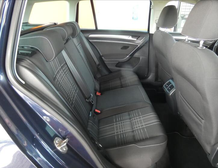 Volkswagen Golf 13