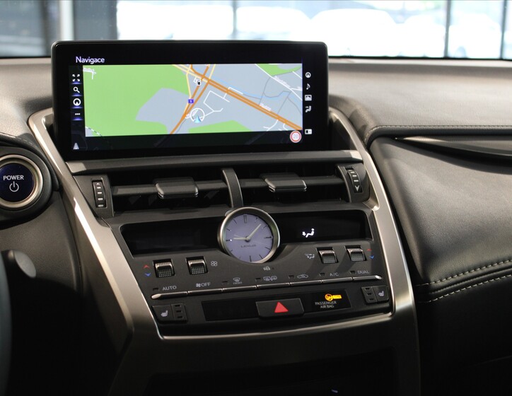 Lexus NX 300h 15