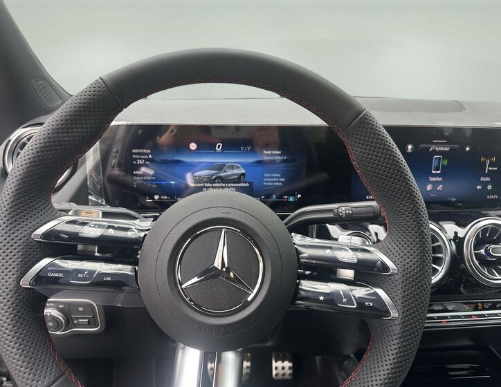 Mercedes-Benz GLA 10