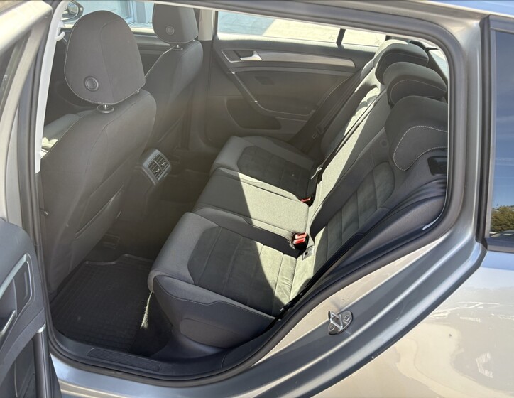Volkswagen Golf 25
