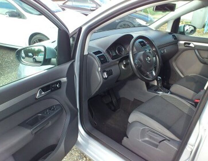 Volkswagen Touran 8