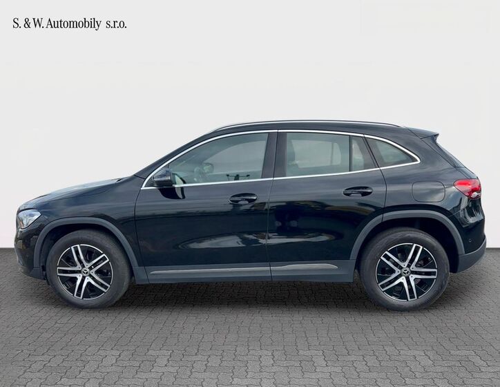Mercedes-Benz GLA 8