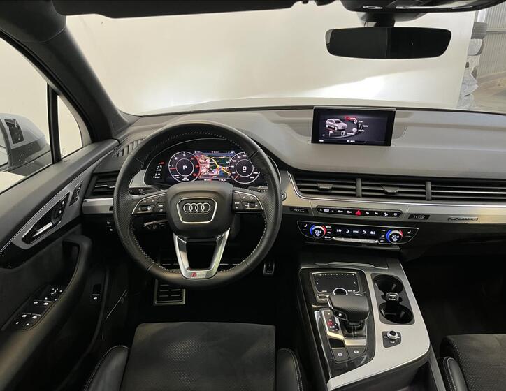 Audi Q7 5