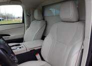 Lexus LM 350h 36
