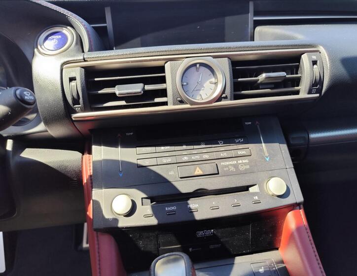 Lexus RC 300h 22