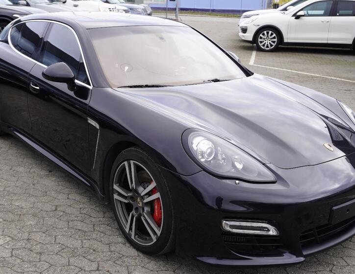Porsche Panamera 9